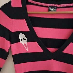 Twik V-Neck Knit Top